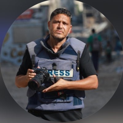 صحفي ومصور من مخيم جباليا للاجئين شمال غزة، يعمل لدى قناة الجزيرة A journalist and photographer from Jabalia refugee camp in northern Gaza, working for Al Jazer