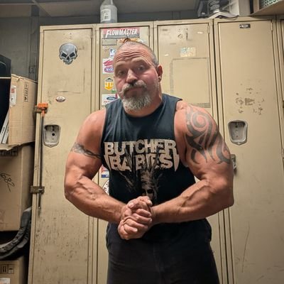 Father, blue collar, old powerlifting bro listening to metal 🤘
if you can't out train a bad diet you're not training hard enough