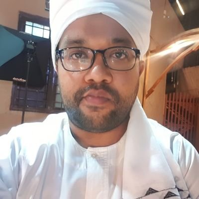 “أنا إنسان بسيط، المتدينون يعتبرونني ماجناً والمعربدون يحسبونني متديناً.”
- الطيب صالح