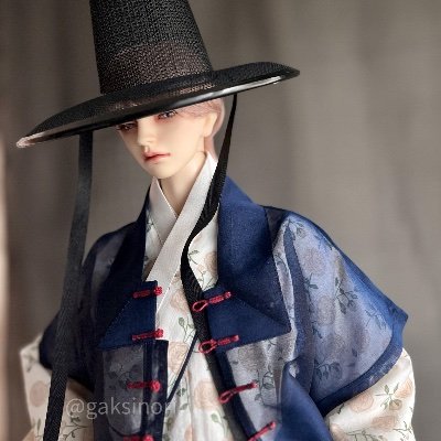 정성들여 짓는 인형 한복집 ‘각시놀이’