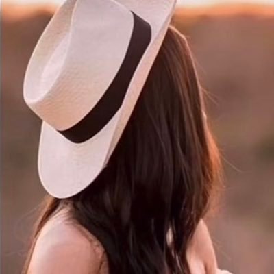 سأظل كما أنا فتاة تطال الشمس فتقبض بأناملها على نورها وتحبسه فيشرق بروحها 🐎🌼