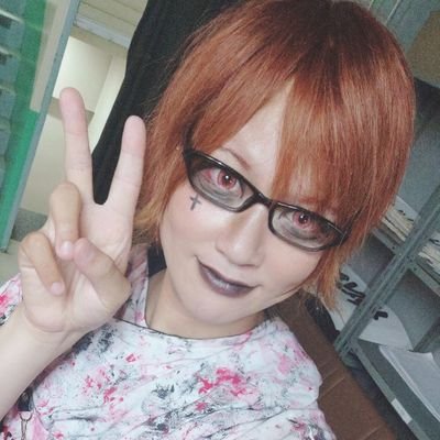 芸人です。
ホワイトバニラってコンビで野村くんと漫才したりします。
こう見えて漫才協会に所属してます。
ピンネタもします。
ベース弾いたり歌ったりアイドルしたりもします。
シンプルに天才ですが、お笑いと音楽は苦手です。
出演依頼はDMにお願いします。
サブ垢→@ratarena106