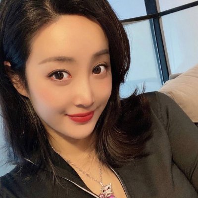 A caring female entrepreneur and charity agent. Focusing on women's health care and maintenance, Estee Lauder partner agent, Sephora partner agent.