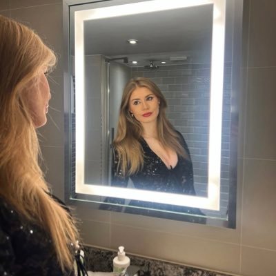 ElodieEden5's profile picture. 🍇