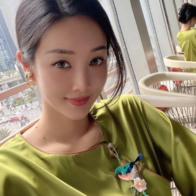 A caring female entrepreneur and charity agent. Focusing on women's health care and maintenance, Estee Lauder partner agent, Sephora partner agent.
