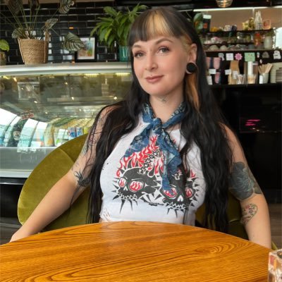 serving c*nt at the vampire mansion ⚰️🌙🩸🦇 everything’s spelt wrong x @jesscatdesu she/her