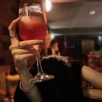 🍷 酒が大好きで、ゆったりとした時間を過ごしながら、いろんな種類のお酒を楽しんでいます。初心者ですが、新しい銘柄に挑戦するのが楽しみ!一緒に美味しいお酒を楽しめる仲間を探しています🍸 #酒好き #品酒仲間募集中