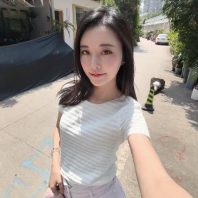 📚 #90后 | #人妻状态 #真实感
🛋 白天是妈妈,夜里才是自己
📉 没有惊喜,也没想逃离,只是太久没人真正问我一句:你还好吗
🤝 喜欢慢聊,不急不躁,同频私信
