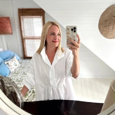 Life is not about finding yourself. Life is about creating yourself📚.
I'm lovely and caring woman❤️🥰😘😍