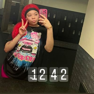 hey guys this is a new profile, I'm in charge, you see the picture there I'm the one, 🤕 just being hurt and got lonely at this same time, down for love 💜