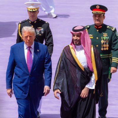 ً مراقبة أمي وهي تكبر في السن تفزعني. أمـي التي عجنت طينتها بالسخاء والرحمة والعطف، كيف يمكن للتجاعيد أن تجرؤ على اقتحام وجهها الحلو بهذا الشكل المرّ؟