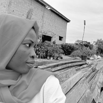 I help managing Livestock (Goat)/I sell Household&kitchen ware, tote bag& trending items online https://t.co/RM06ZZRKmH
/
✉️ zeezahsouvenirs@gmail.com
/I❤📚