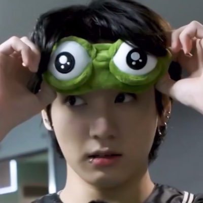 @jungkook damn girl those tits are amongus