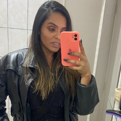 caroliinmoreira's profile picture. Não aceitamos falar mal do Flamengo, aqui somos uma monarquia na qual a RAINHA SOU EU! 🖤❤️ @flamengo