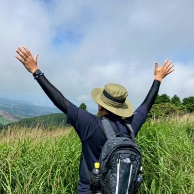未来志向のイノベーティブサラリーマン/直感と行動力で仕事に挑戦し新しい価値を創造/休日は登山や温泉.サウナでリフレッシュしまくり/NFTやWeb3にも興味津々/常に成長を求め仕事と生活のバランスを大切にする現代のビジネスマン