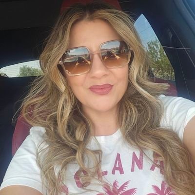 Every day is a HOLLYday 😏
#CryptoGirl #UofA ❤️ #BEARDOWN 💙 #BeKind 🩷 🎙 Holly & The Bros Podcast 🎙