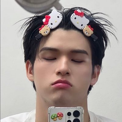 thank god, I found u @bts_twt ⭐️💝✿ 。 ⠀⠀⠀⠀ cloudy’s @skywongraveee ⛅️💫