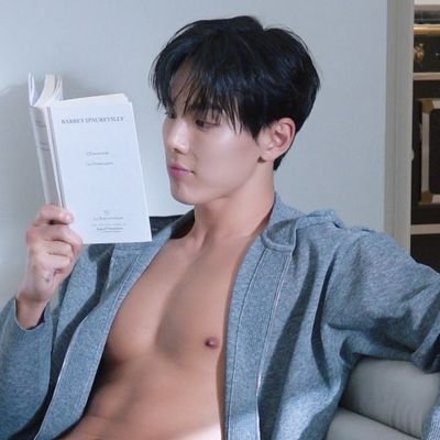 ShownuayoBot's profile picture. Si me sigues me debes una comida 🍽 Wonho y Kyun mis consentidos