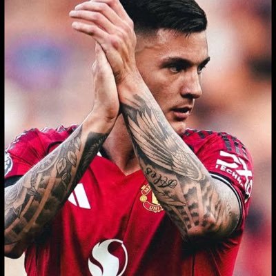 officialbasf1's profile picture. Ronaldo , @davido , man utd❤️, #outsider 🦍 #afrobeat #morelovelessego