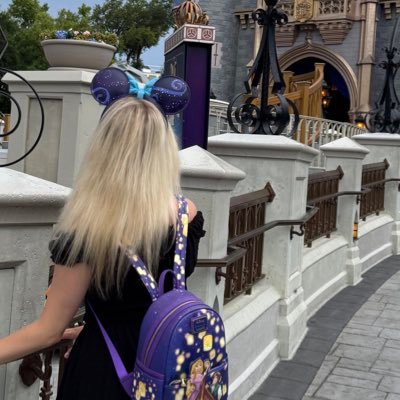 lantuerns's profile picture. ﹒⊹﹒i hyperfixate on too much