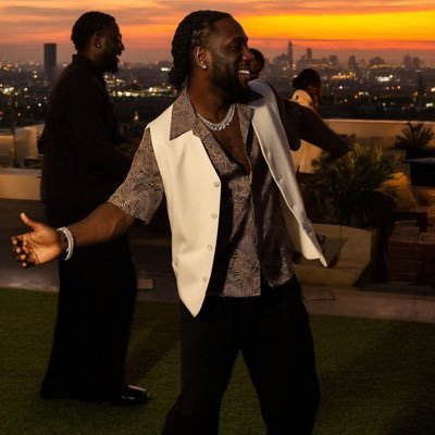 D_insanesanity's profile picture. An outsider 🦍