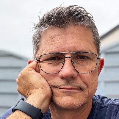 RadioErewan's profile picture. W życia wędrówce, na połowie czasu,
Straciwszy z oczu szlak niemylnej drogi,
W głębi ciemnego znalazłem się lasu.