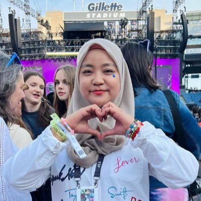 Eras Tour Gillette 5/19/23 & SG 2, 3,4 March 24🕊️Noticed by TN x30 🫶🏻TS x0✨Swiftie since 2008. Want to hug Taylor Swift 🥰 #TSTheLifeofaShowgirl