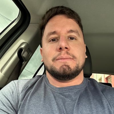 Concurseiro em busca da magistratura estadual. Vocacionado (???). Sertanejo do sertão de Luiz Gonzaga e Lampião. Sofre pelo Sport Recife.