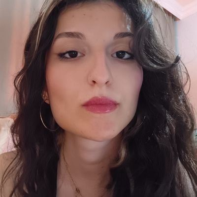 selindogaany's profile picture. halıya uzanmayı ve portakallı çikolataları seviyorum