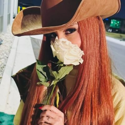 meu perfil é uma mornaquia onde a rainha é a Maraisa.