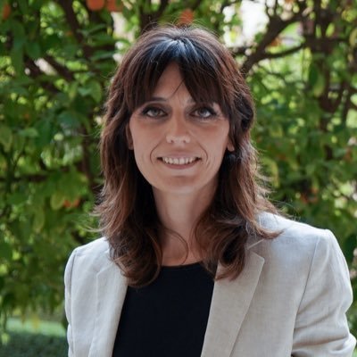 💆🏻♀️ ⚽️ Ex-Dir. Gral. y Deportiva Fútbol Femenino @SDHuesca • 🎬 Ex- Dir. @FestivalHuesca • 💙 Big Data/IA/Innovación • 📝 Creativa 👣 Cuenta personal