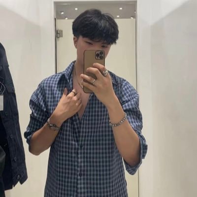 k1mmmmpossible's profile picture. I write about anything random but mostly about films and poems