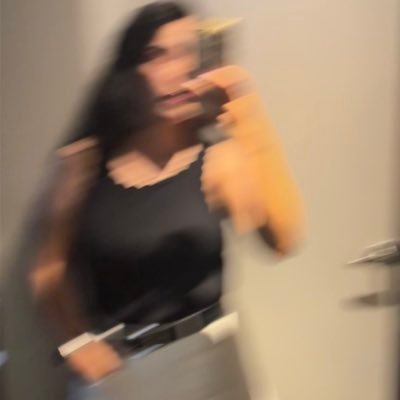 hertheyliz's profile picture. It’s just her thoughts crossing
