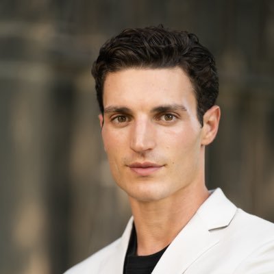Male User Generated Content Creator who loves fitness, health + wellness, travel, photography, yoga, and all things outdoors. Let’s connect!