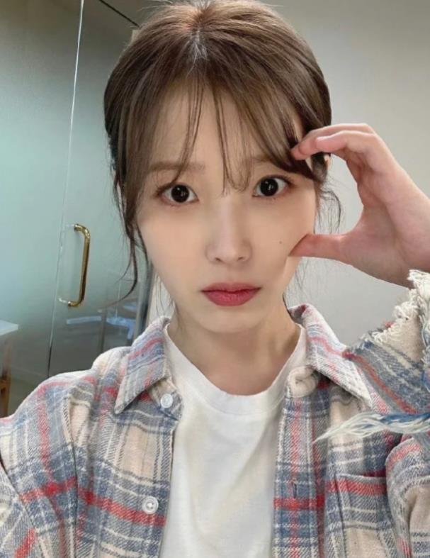 W25SfiWqBiKgg4's profile picture. ノブラティナは？みんな私を見ているようです。