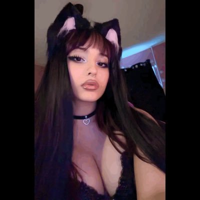 BabyCassu's profile picture. 🌸 25 | 🇸🇪🇨🇱 | 4’11 | Streamer 💻