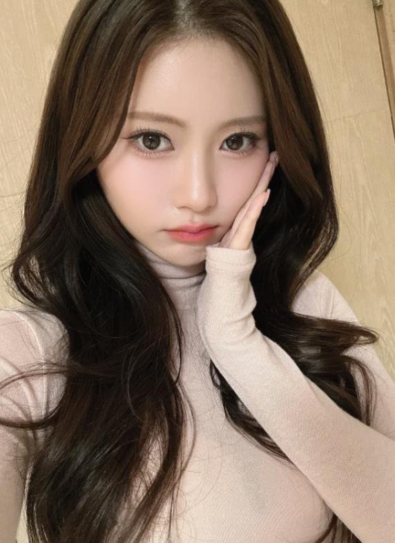 TesH0Z2mH5h144O's profile picture. 胸が自然産なのに…手で確認してみて…？