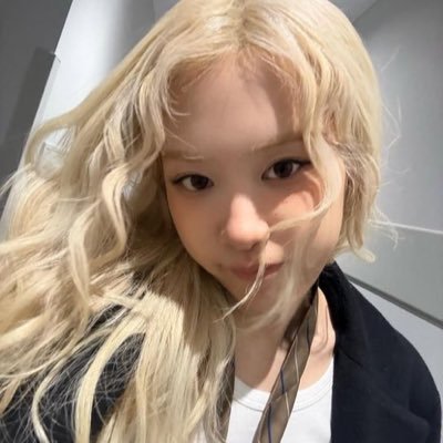 sorry if i tweet a LOT i dont have hos like yall to chat with. i love wonwoo.