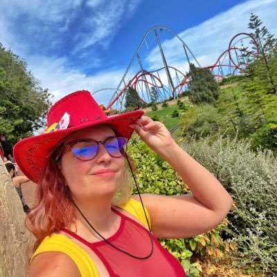 Elisabet Threepwood 💀My Life is a Roller Coaster ☠️ Piratillas Team 📩 Elisabet.tpw@gmail.com ☠️