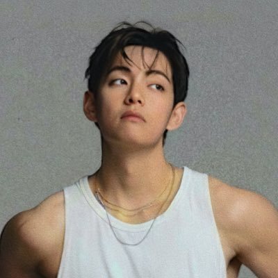 skylarwrites22's profile picture. young & forever