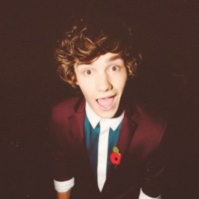 upwaymantra's profile picture. let me kiss you