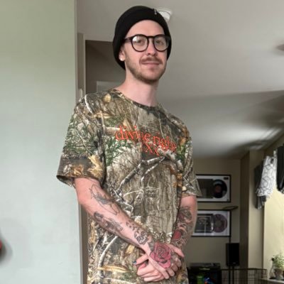 28| he/him| I make really bad jokes and sometimes post artsy things