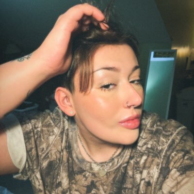 they/he n 23:-) a photographer, editor, researcher, artist! @emmapimentelphotos on IG,, DM 4 TOUR!!! 🇵🇸🏳️⚧️ priv: @emmmamentary