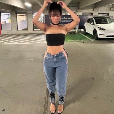 if the heavens really did speak, she’s the last true mouthpiece🌹 ♋️
