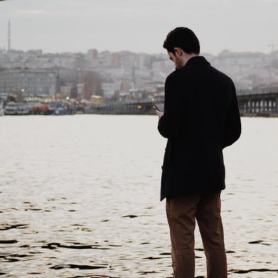 Cephaneler bitince, ya bıçağa yada kılıca sarıl.