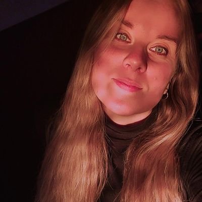 tatitaa21's profile picture. 