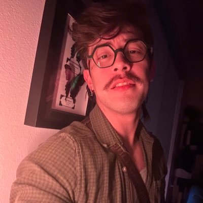 hi, i like to draw and get naked sometimes. NSFW 18+