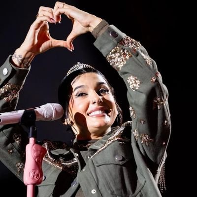 “Pausaria pra sempre a cor do céu pra ver teu olho brilhando quando tá azulzinho..” gustavo mioto voice’s!💘