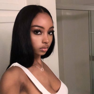 diariesofkay's profile picture. 