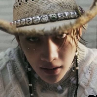 twt est. 2013 || 00 liner | connected ☀️ red lights 🌕 drive ⬆️ railway ♂️ bite me♀️
#multifandom #ARMY #SHAWOL #STAY #ENGENE #Slytherin🔸@8peefg in my 🩷🔸